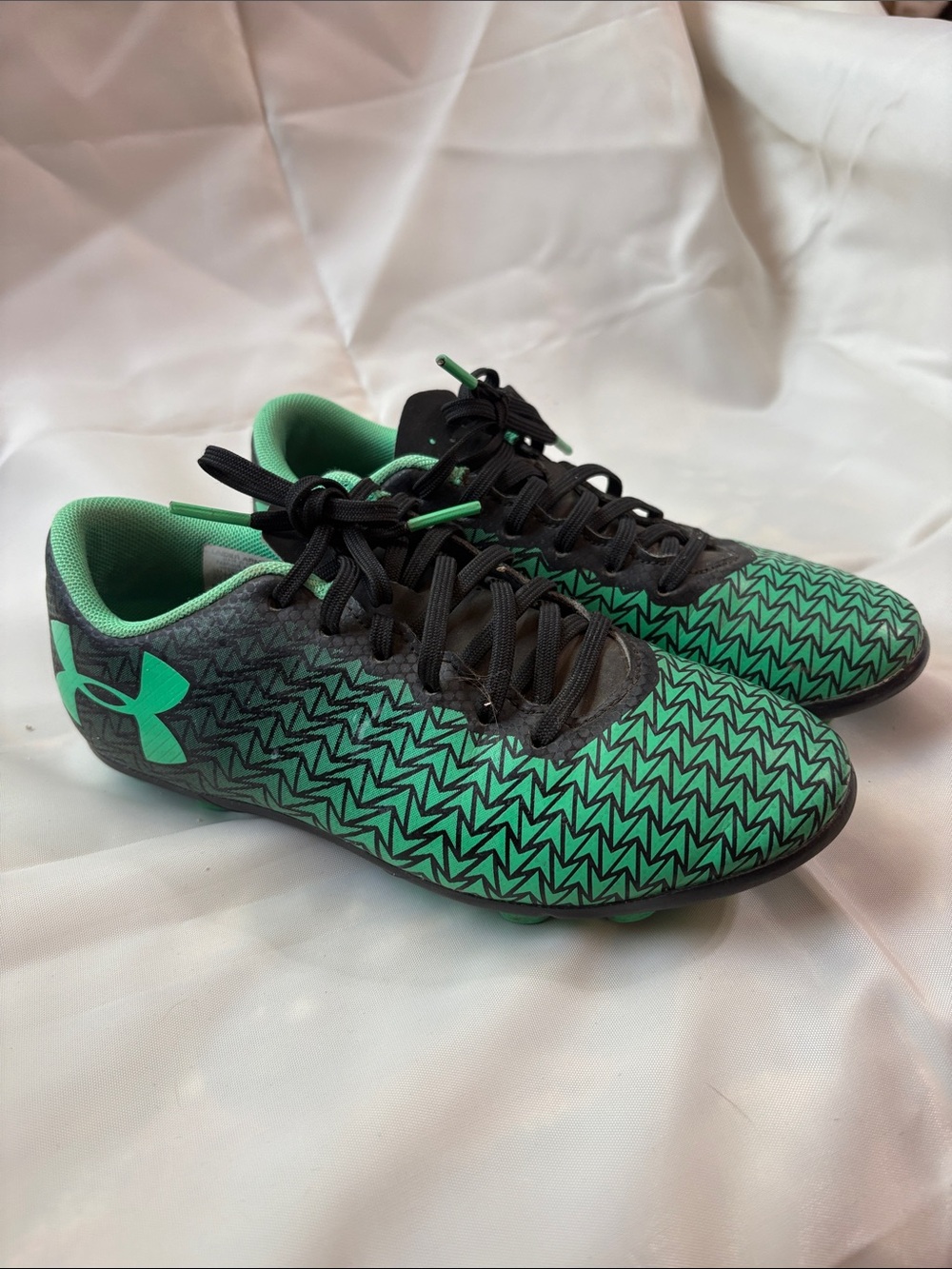 Under armor boys soccer shoes